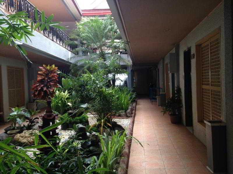Queen\'S Beach Resort Manoc-Manoc エクステリア 写真